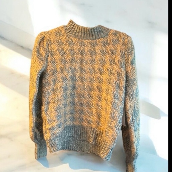 Calvin Klein sweater - Picture 1 of 7